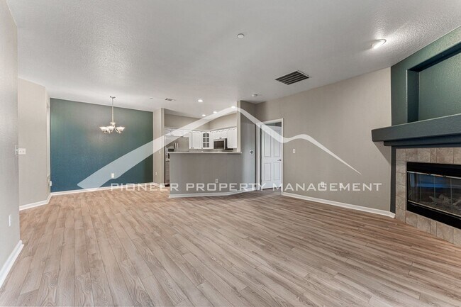 Building Photo - Charming condo with Central AC and Garage Parking Space!