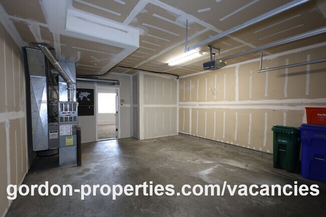 Building Photo - SUMMER SPECIAL: NE Halsey St - Gresham 2 bedroom townhouse with den/office