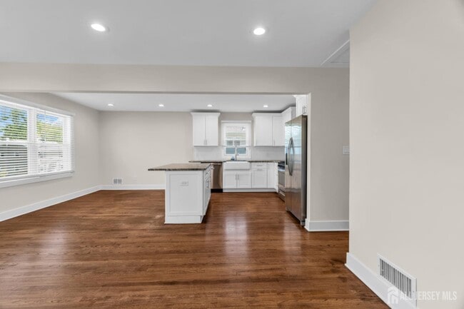 Building Photo - 36 Van Buren Ave