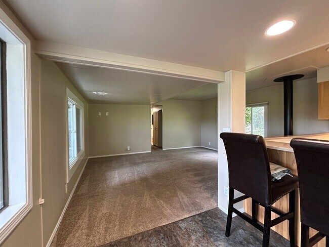 Building Photo - Stunning Views! Secluded 2 Bed, 1 Bath Gem!