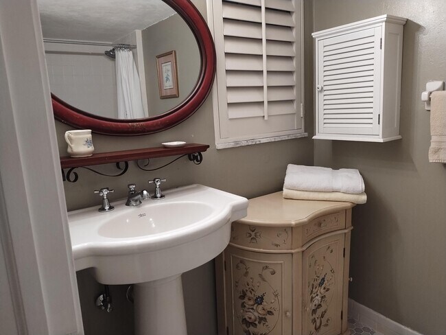 Building Photo - 5500 Old Ocean Blvd