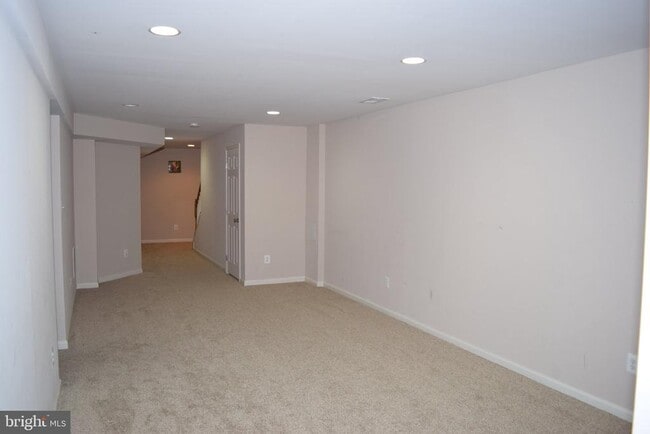 Building Photo - 3791 Louise Ave