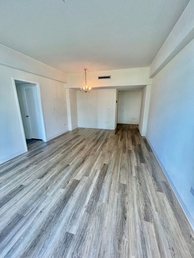 Building Photo - 14 Lockwood Dr