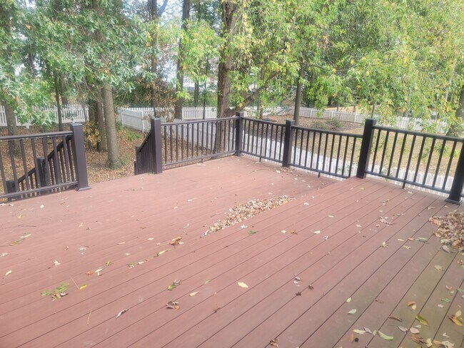 Building Photo - 6444 Hilltop Trail Dr