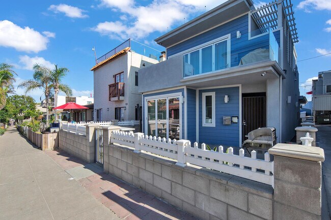 Building Photo - 717-21 Island Ct