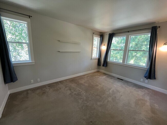 Building Photo - 3 Bed/2.5 Bath In The Heart of NW Crossing - Sacagawea