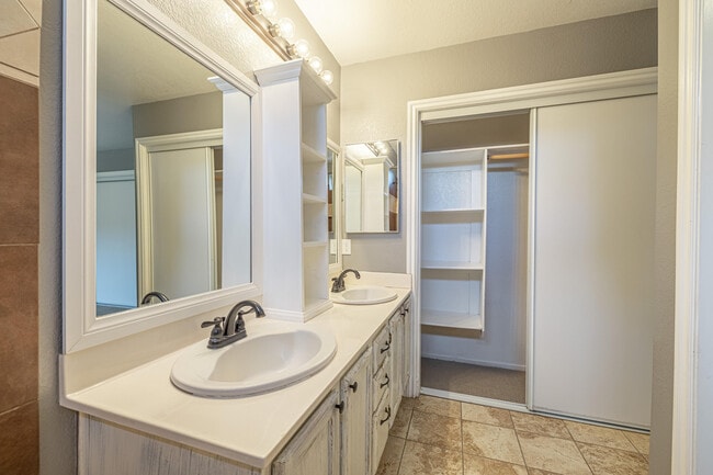 Building Photo - 44322 Brandon Thomas Way