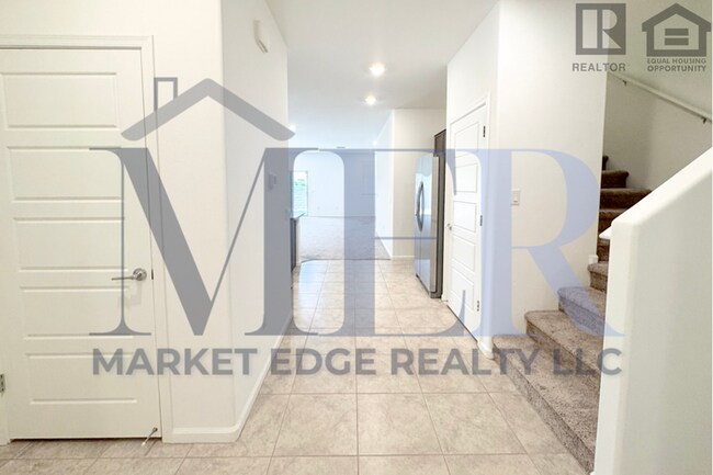 Building Photo - 4Bed/4Bath House w/2 Car Gar in Tucson! $1...