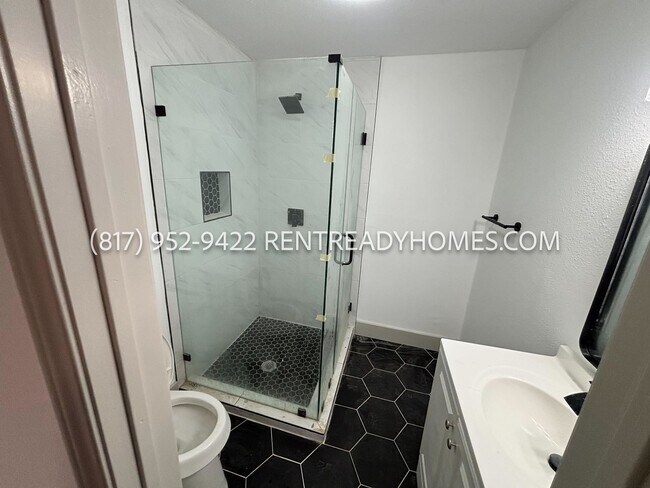 Building Photo - 3835 Basswood Dr