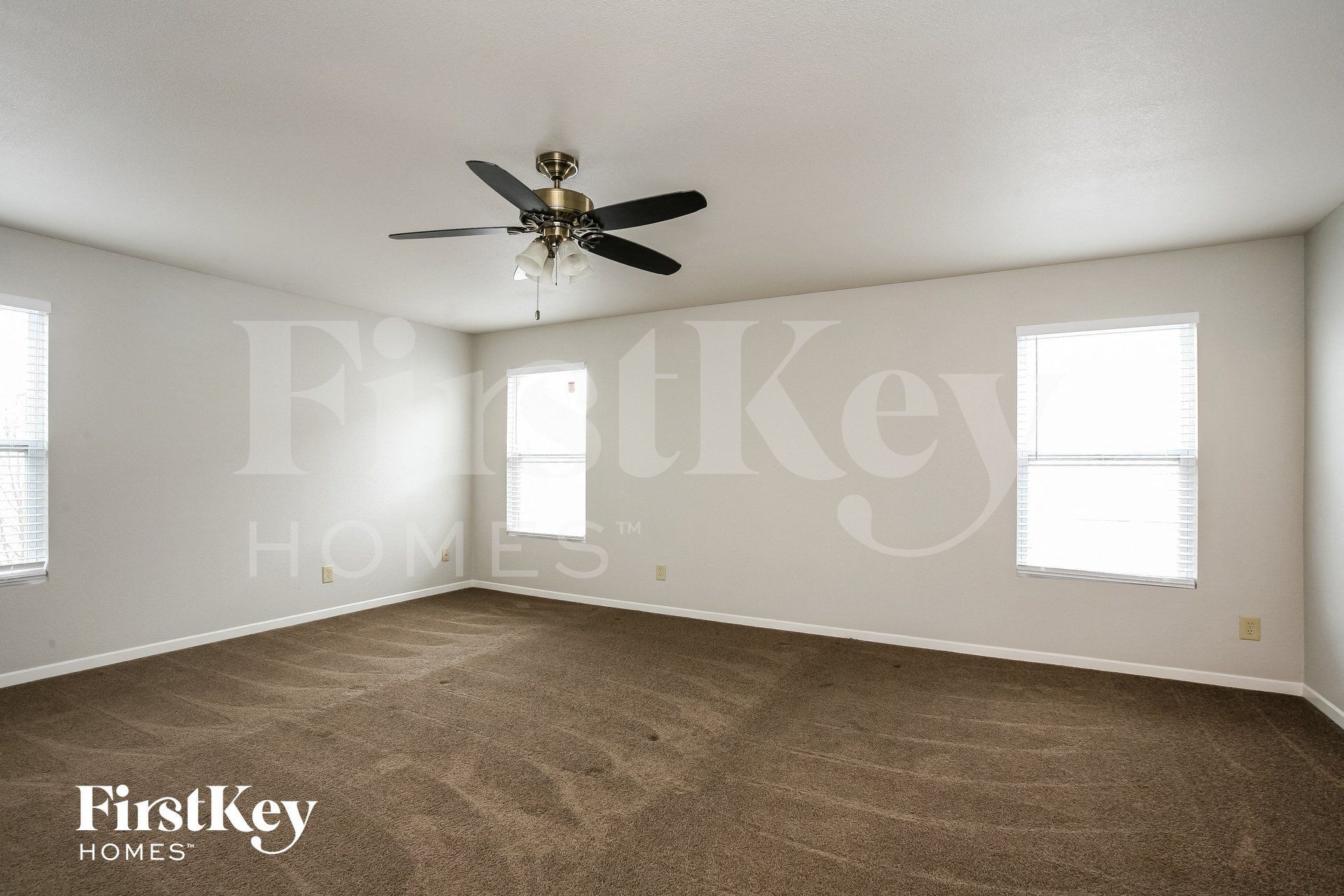 Building Photo - 10094 Golden Dr