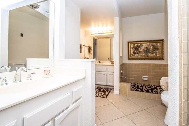 Building Photo - Available! Beautiful fully furnished/equipped 3BR patio home.