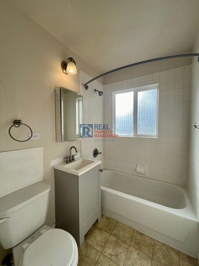 Building Photo - 990 Newark St