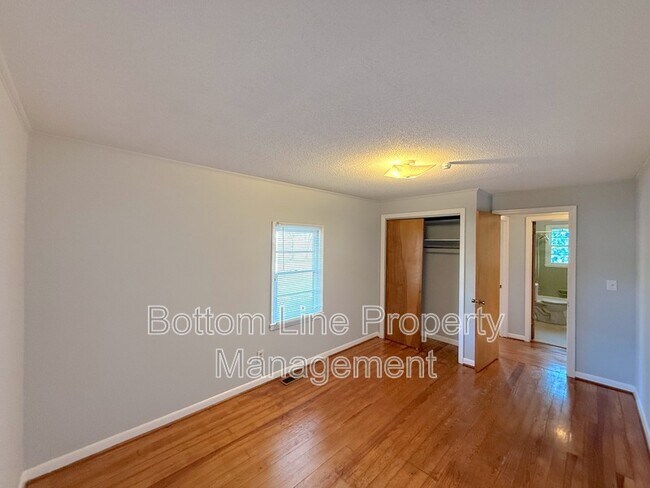 Building Photo - 2802 Filbert Hwy