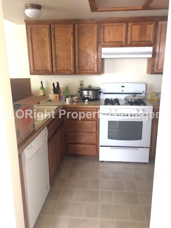 Building Photo - AVAILABLE OCTOBER - Grover Beach Two Story Townhome - 2 Bedroom / 2 Bathroom