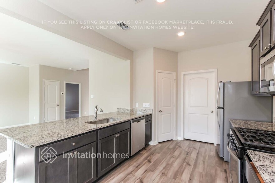 Building Photo - 3021 Chico Dr