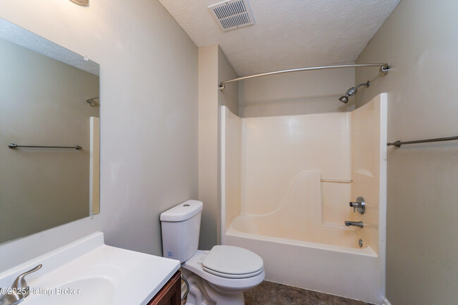 Building Photo - 4623 Wooded Oak Cir