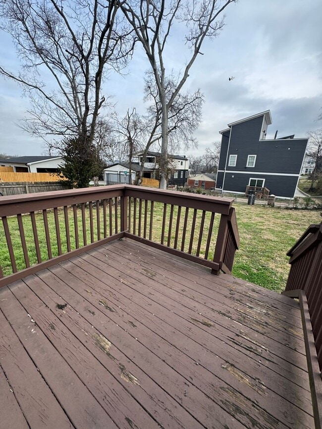 Building Photo - RARE 3-bedroom 2 bath single-family home offers the privacy of a house and a fully fenced in yard...