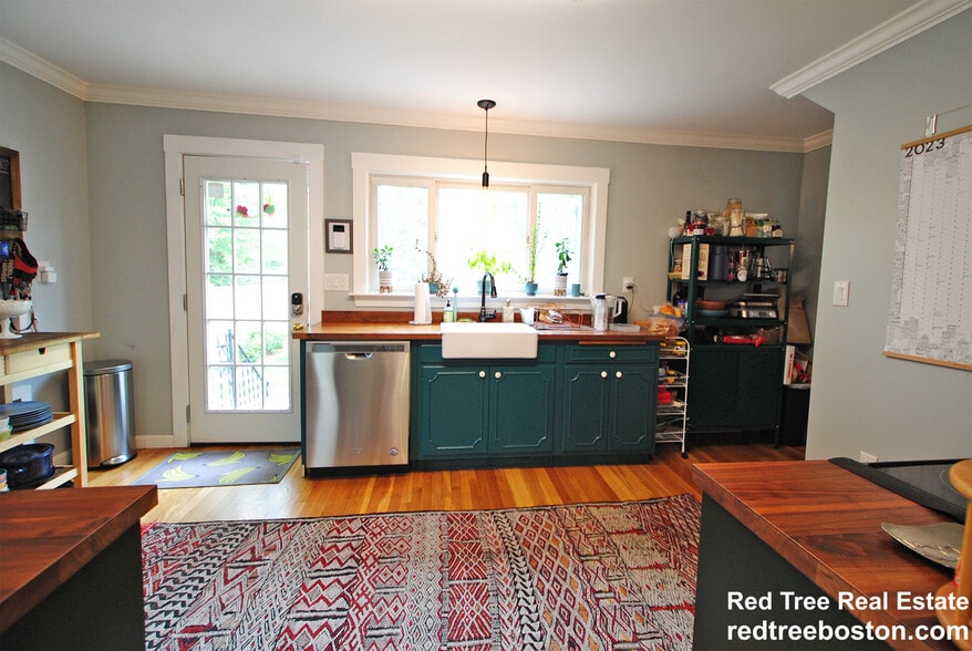 Building Photo - 841 Fellsway W