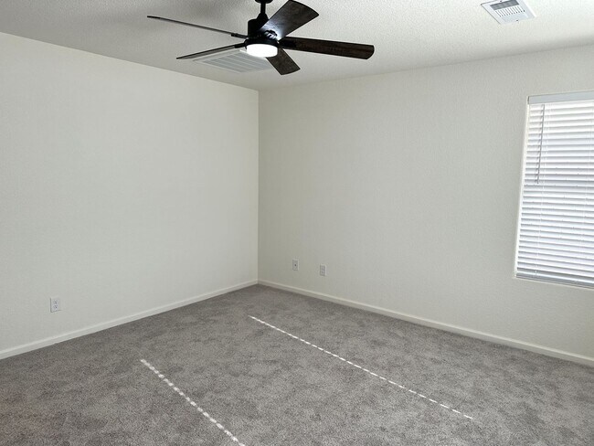 Building Photo - 4 bedroom, 2 bathroom Mystic Canyon Gem
