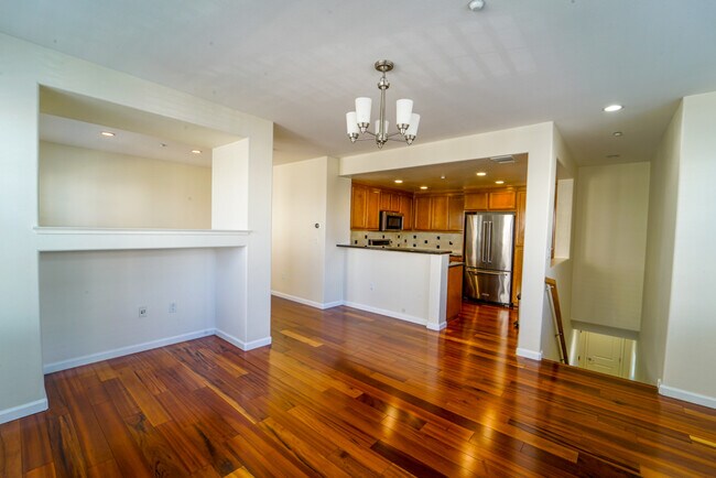 Building Photo - 1702 Northshore Dr