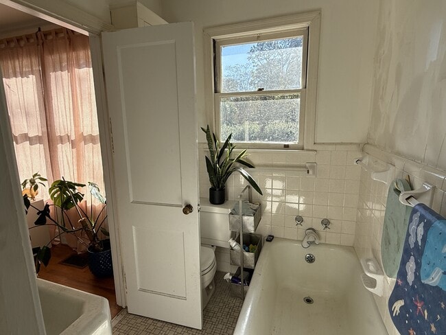 Building Photo - 4605 Skidaway Rd