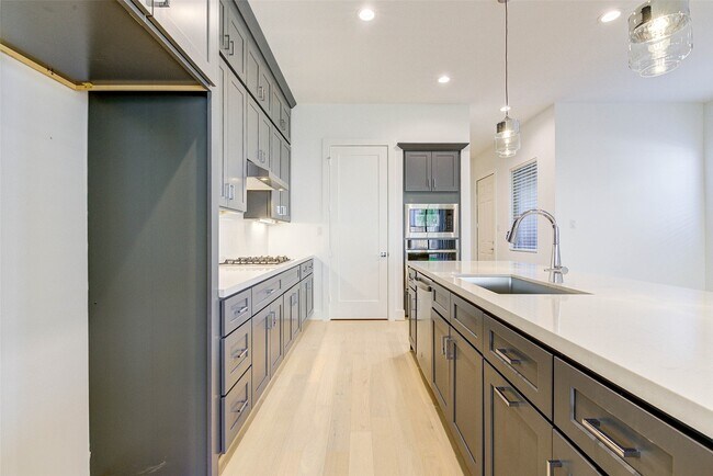 Building Photo - 2307 Jackson St