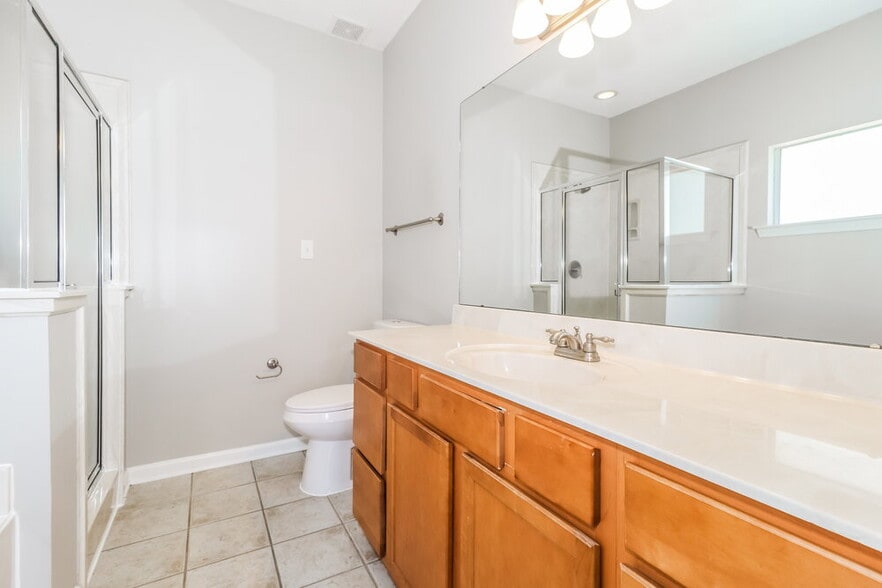 Building Photo - 10093 Woodland Hills Dr