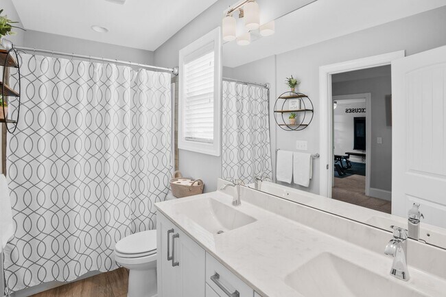 Building Photo - Stunning 4 bedroom 2.5 bath home located in Hampstead Wyndwater Community