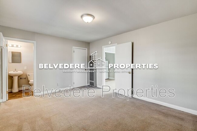 Building Photo - 215 McIver St