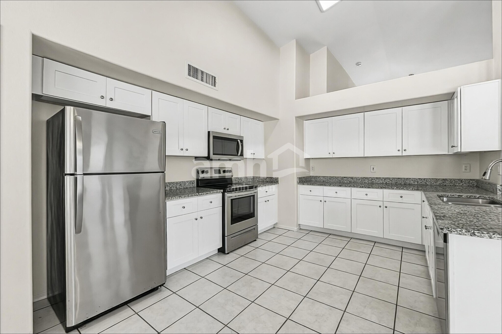 Building Photo - 12554 W Holly St