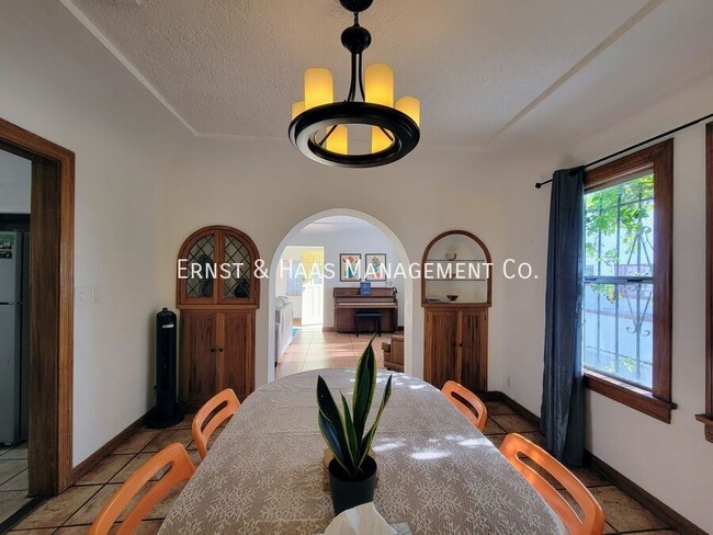 Building Photo - 1911 Cedar Ave