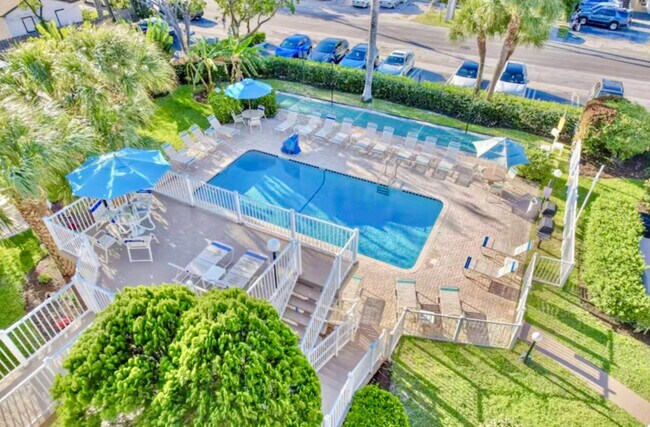 Building Photo - 3225 NE 16th St