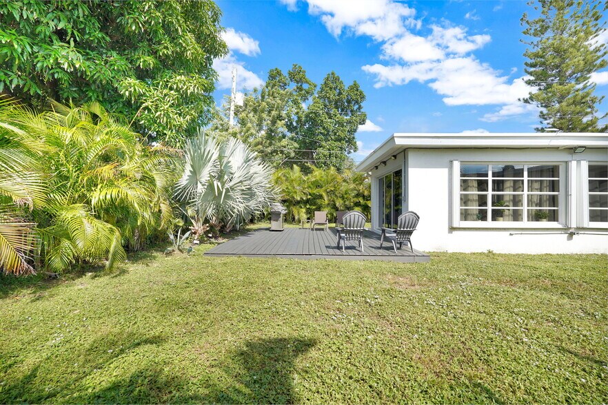 Building Photo - 1420 S 24th Ter