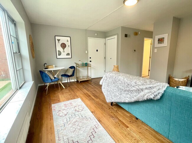Building Photo - 5443 Chippewa St