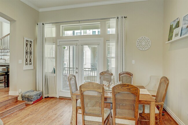 Building Photo - 936 W 26th St