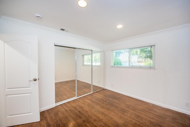 Building Photo - Newly Remodeled Single Family Home