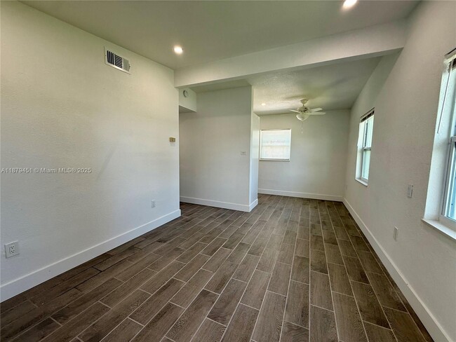 Building Photo - 3460 Normandy Dr