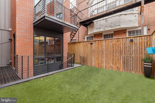 Building Photo - 1727 Delancey Pl