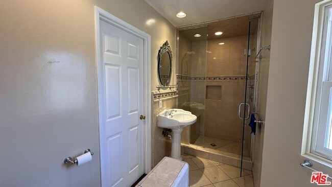 Building Photo - 4127 W 176th St