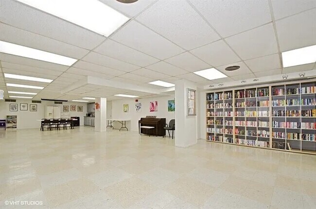 Building Photo - 7033 N Kedzie Ave