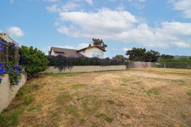 Building Photo - Recently Renovated 2 Bedroom Home with All...