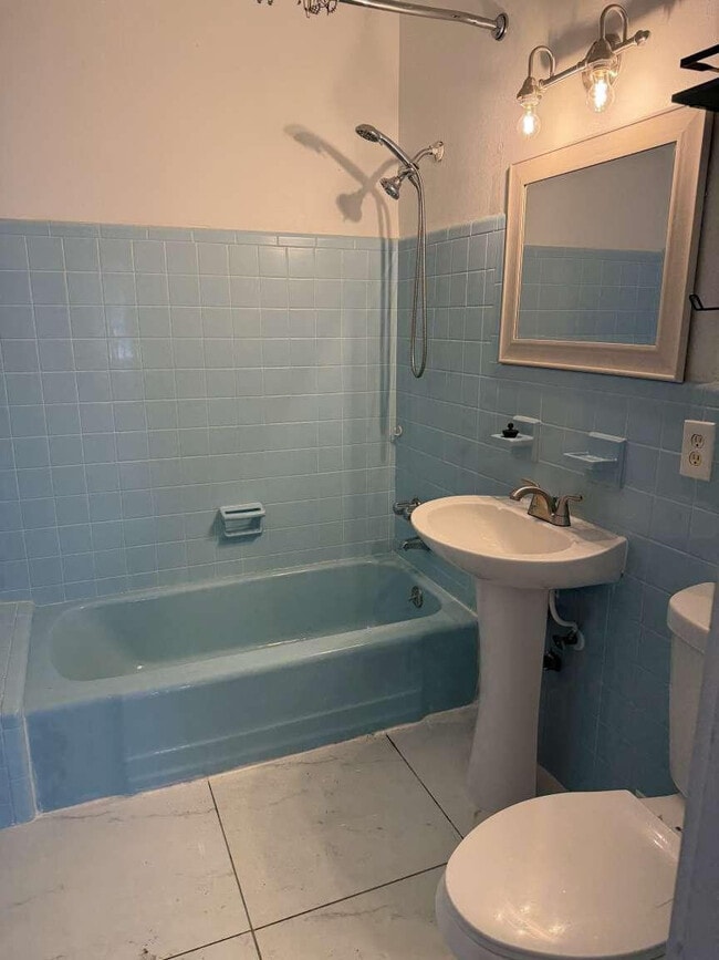 Building Photo - 400 E Prima Vista Blvd