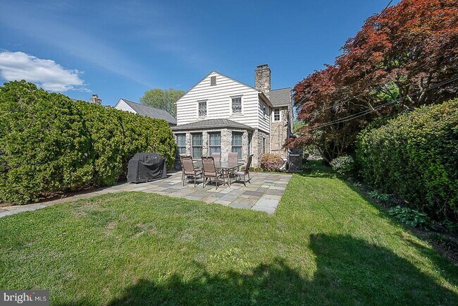 Building Photo - 714 Greythorne Rd