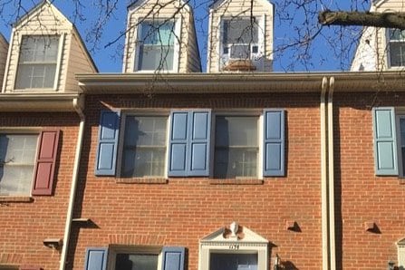 Building Photo - 1174 N Vermont St