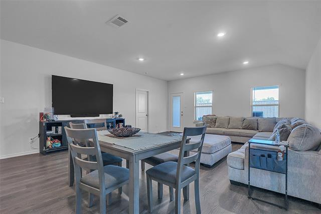 Building Photo - 1208 Community Way