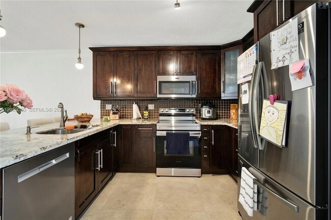 Building Photo - 4260 SW 68th Ct