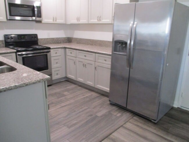 Building Photo - Desirable Chula Vista 2 Bedroom 2 Bath Condo!