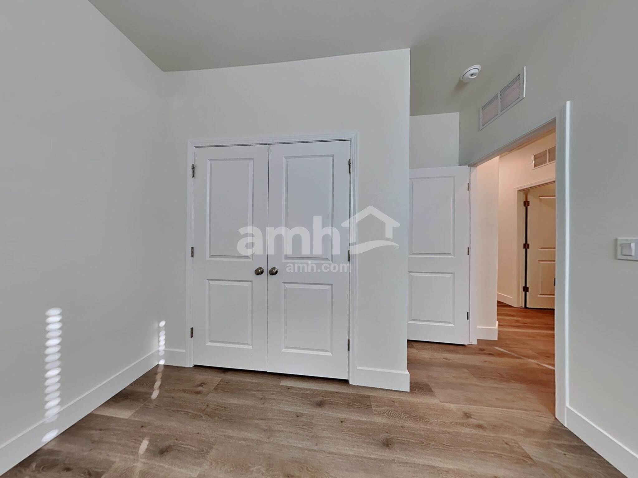 Building Photo - 866 English Primrose St