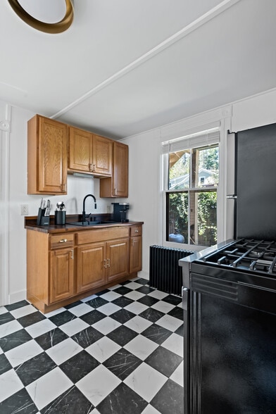 Building Photo - 4413 Albany Post Rd