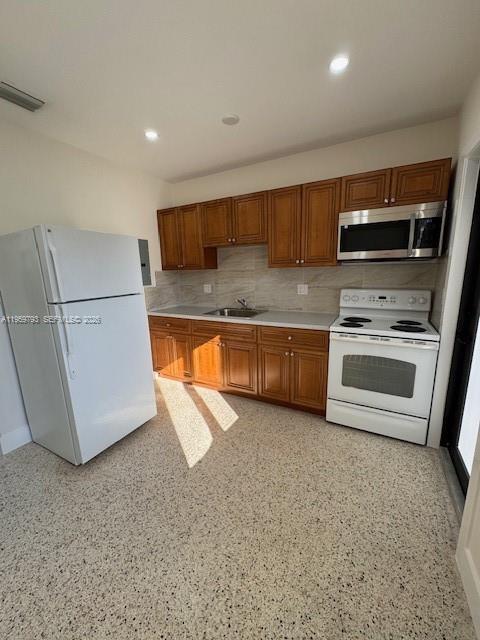 Building Photo - 6750 SW 21st St